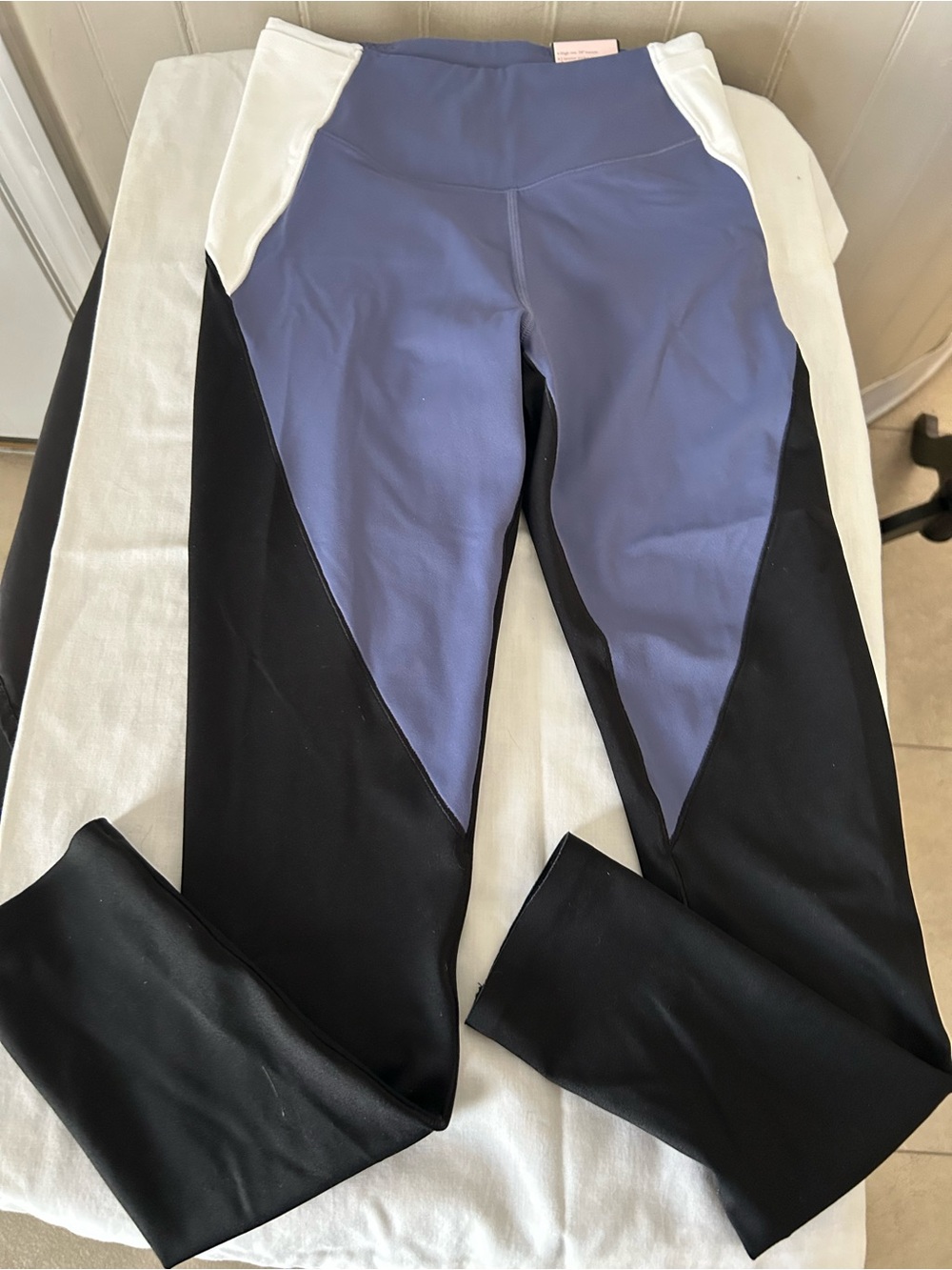 Victoria Secret’s Colorblock  High Rise 7/8 Length Leggings/NWT/Size 4